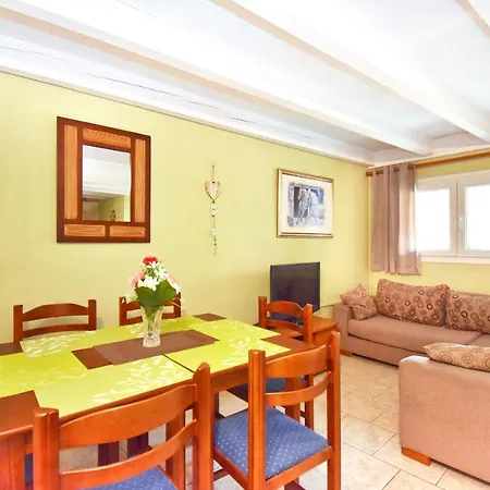 Mike's Daire Agios Gordios (Corfu)